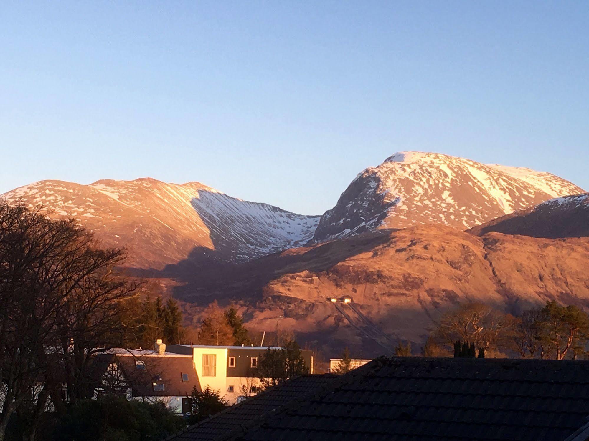 Chase The Wild Goose, By Fort William Hostel Exterior photo